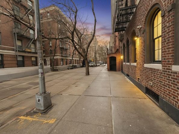 130 West 16th Street 52, New York NY 10011