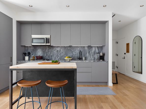 547 West 47th Street 629, New York NY 10036