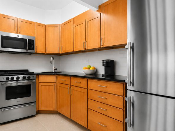 210 East 36th Street 6B, New York NY 10016