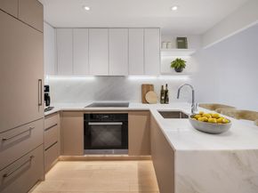 355 West 39th Street 8B, New York NY 10018