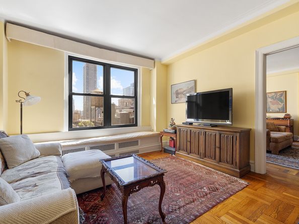 1105 Park Avenue 10D, New York NY 10128