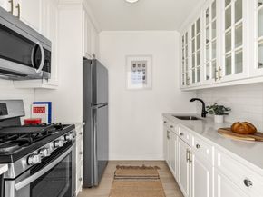 651 Vanderbilt Street 2R, Brooklyn NY 11218