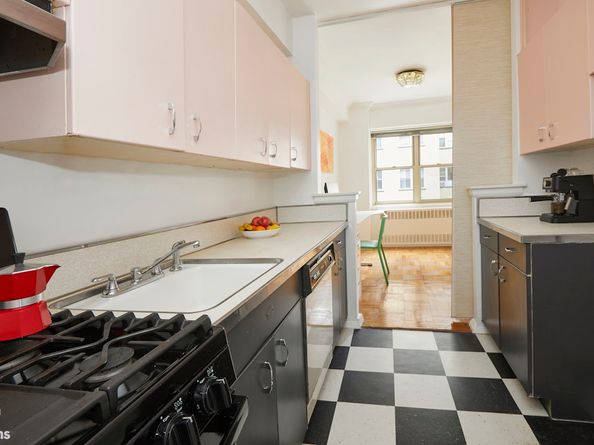 415 East 52nd Street 9AB, New York NY 10022