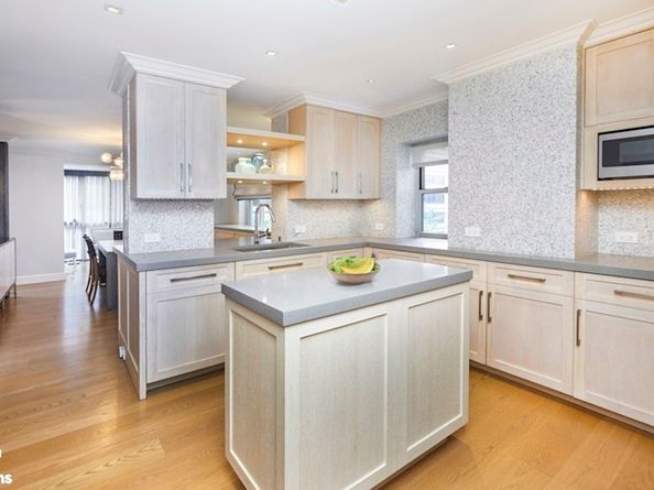 150 East 69th Street 4M, New York NY 10021