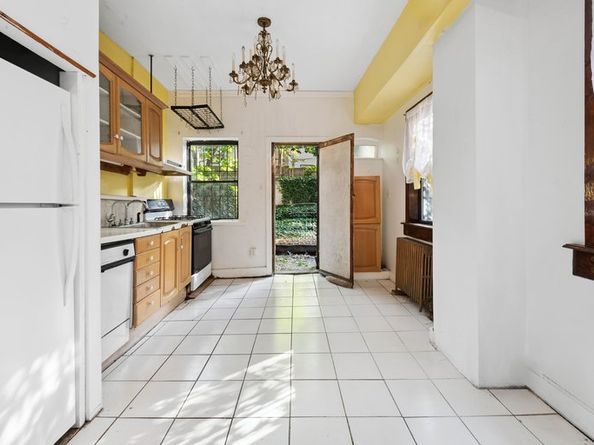 359 Carlton Avenue, Brooklyn NY 11238