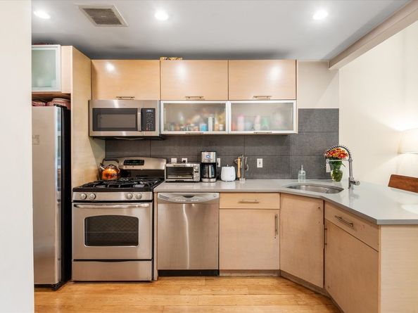 727 Dean Street 2F, Brooklyn NY 11238