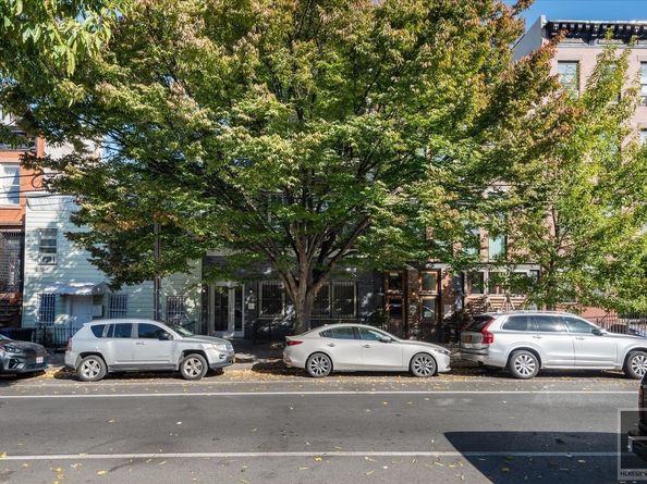 727 Dean Street 2F, Brooklyn NY 11238