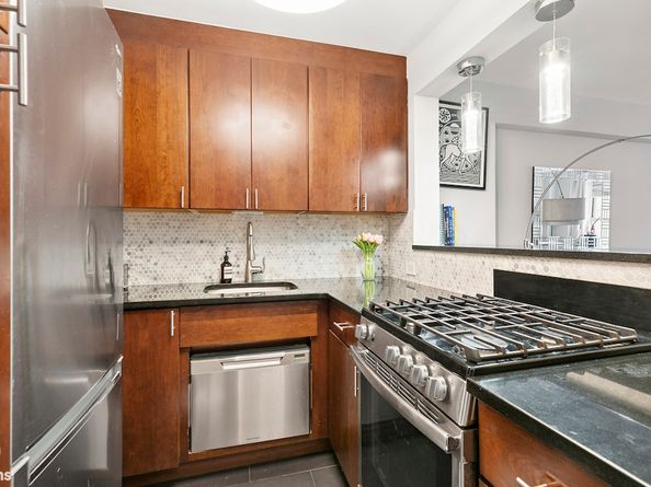 153 East 57th Street 9J, New York NY 10022