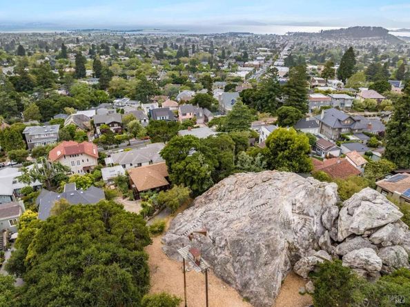1117 Hearst Avenue, Berkeley CA 94702