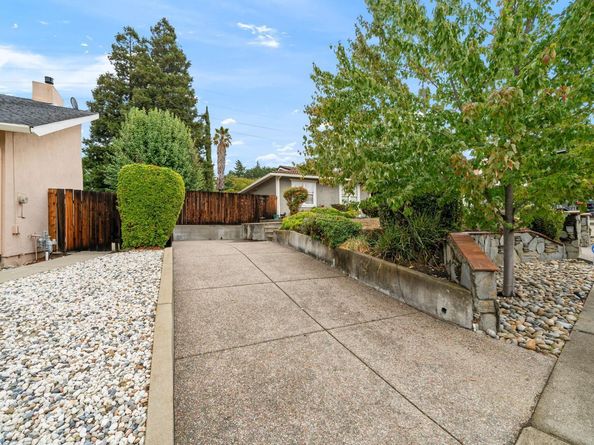 506 Midway Court, Martinez CA 94553