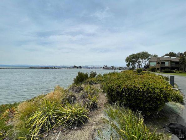 553 Kings Road, Alameda CA 94501