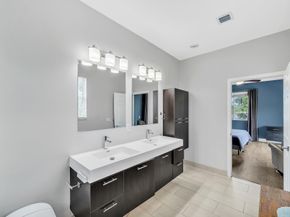1251 NE 32nd St, Oakland Park FL 33334