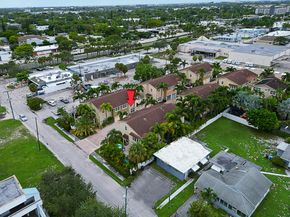 1251 NE 32nd St, Oakland Park FL 33334