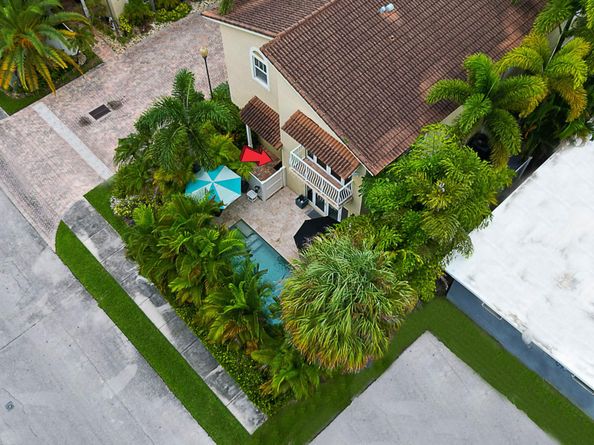 1251 NE 32nd St, Oakland Park FL 33334