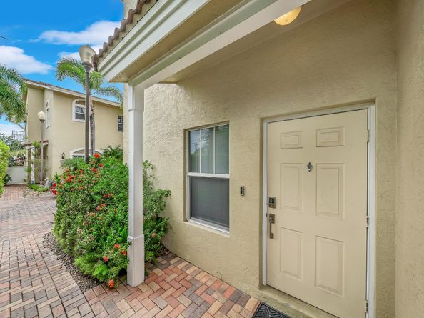 1251 NE 32nd St, Oakland Park FL 33334