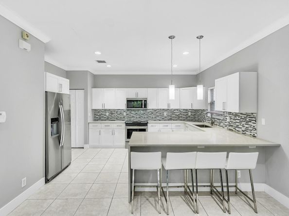1251 NE 32nd St, Oakland Park FL 33334