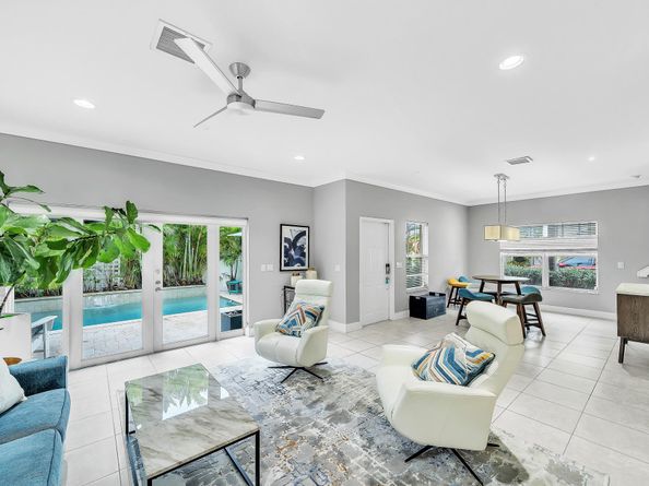 1251 NE 32nd St, Oakland Park FL 33334