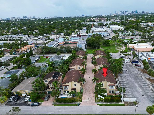 1251 NE 32nd St, Oakland Park FL 33334
