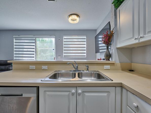 4750 NW 117th Avenue, Coral Springs FL 33076