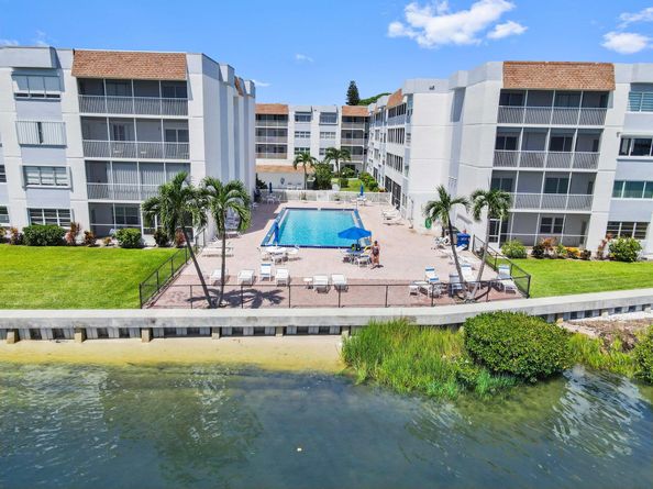1516 S Lakeside Drive 110, Lake Worth Beach FL 33460