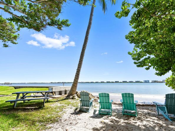 1516 S Lakeside Drive 110, Lake Worth Beach FL 33460