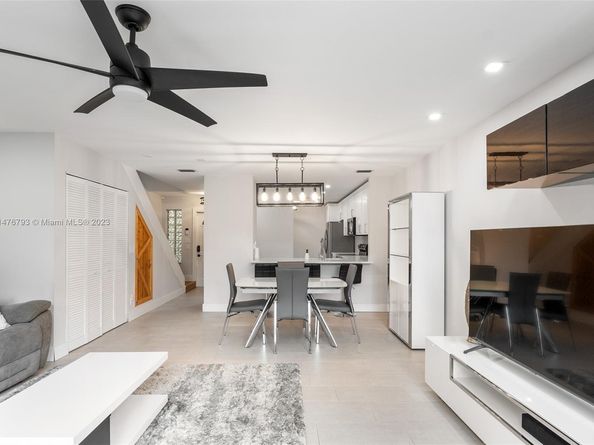 700 SE 14th Street J, Fort Lauderdale FL 33316