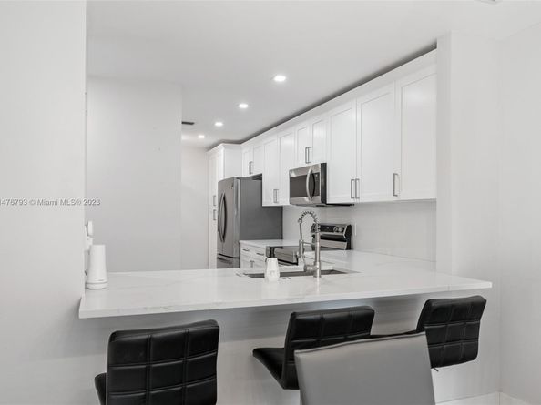 700 SE 14th Street J, Fort Lauderdale FL 33316