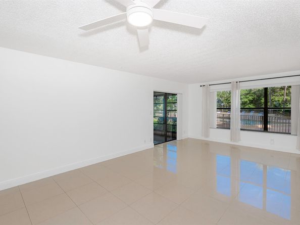 2307 S Cypress Bend Dr 108A, Pompano Beach FL 33069