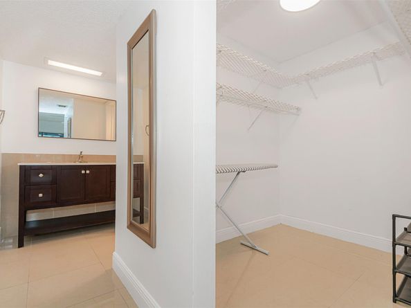 2307 S Cypress Bend Dr 108A, Pompano Beach FL 33069