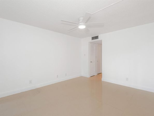 2307 S Cypress Bend Dr 108A, Pompano Beach FL 33069