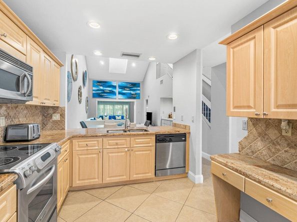 17064 Boca Club Boulevard 3, Boca Raton FL 33487