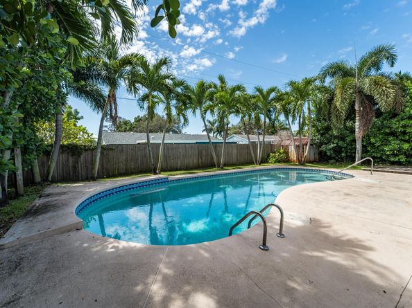 1022 SW 25th Avenue, Boynton Beach FL 33426
