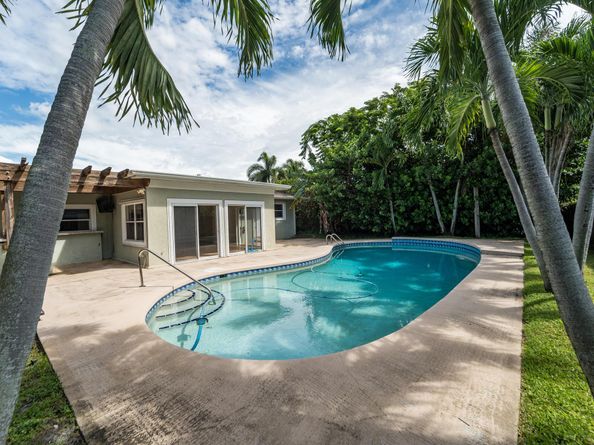 1022 SW 25th Avenue, Boynton Beach FL 33426