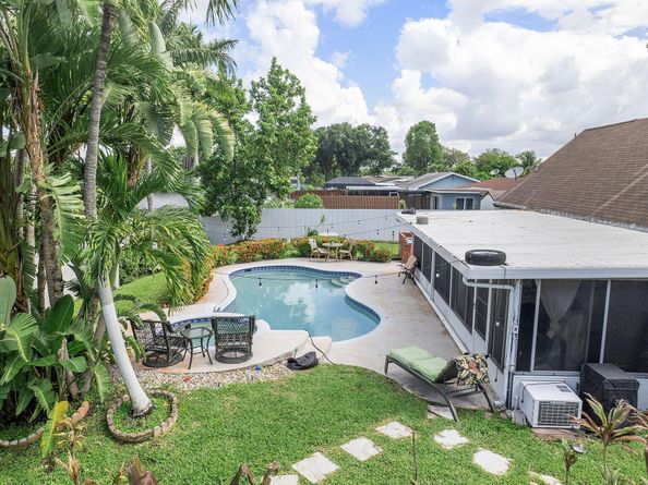 400 NW 98th Avenue, Pembroke Pines FL 33024