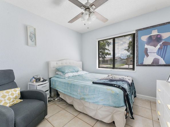 400 NW 98th Avenue, Pembroke Pines FL 33024