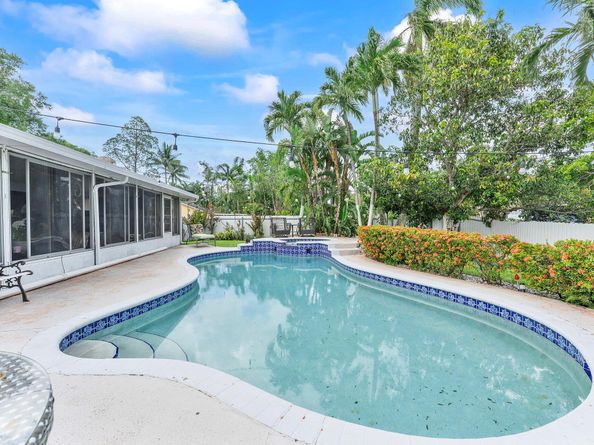 400 NW 98th Avenue, Pembroke Pines FL 33024