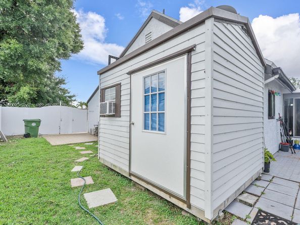 400 NW 98th Avenue, Pembroke Pines FL 33024