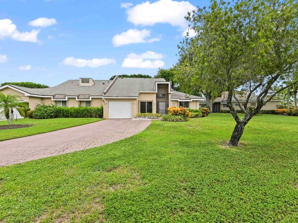 6907 Fountains Circle, Lake Worth FL 33467