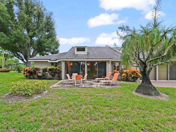 6907 Fountains Circle, Lake Worth FL 33467