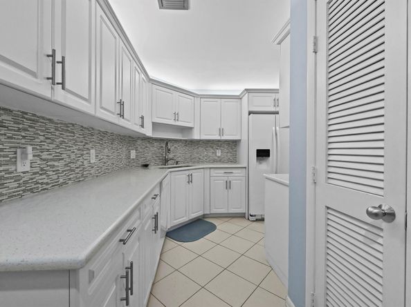 6907 Fountains Circle, Lake Worth FL 33467