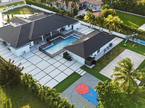 365 NW 132nd Ave, Miami FL 33182