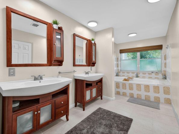 5717 NW 17th Ct 2, Lauderhill FL 33313
