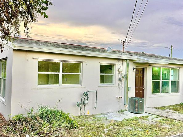 1210 W 26th Court, Riviera Beach FL 33404
