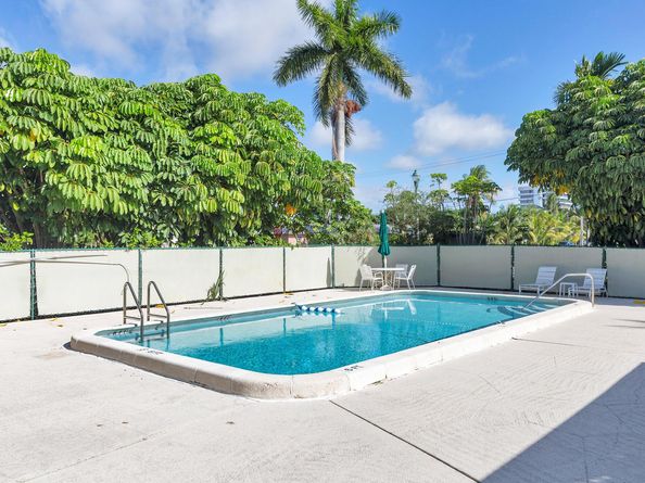 505 Spencer Drive 207, West Palm Beach FL 33409