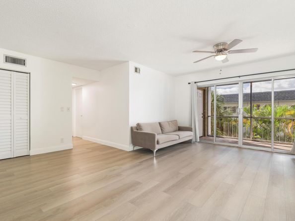 505 Spencer Drive 207, West Palm Beach FL 33409