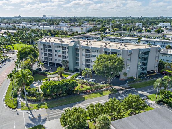 505 Spencer Drive 207, West Palm Beach FL 33409
