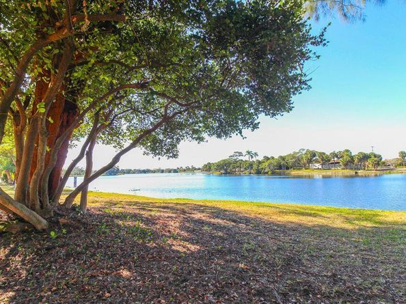 2920 Lake Osborne Drive 103, Lake Worth Beach FL 33461