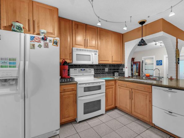 7950 NW 8th Ct, Margate FL 33063