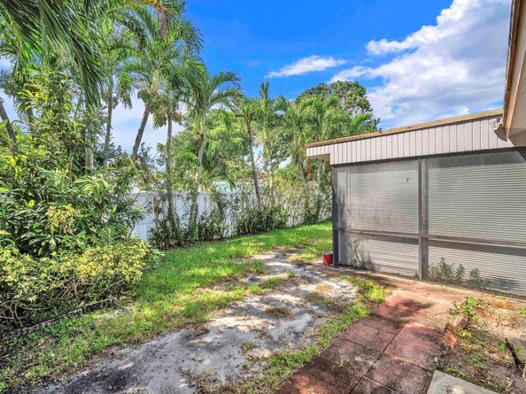 7950 NW 8th Ct, Margate FL 33063