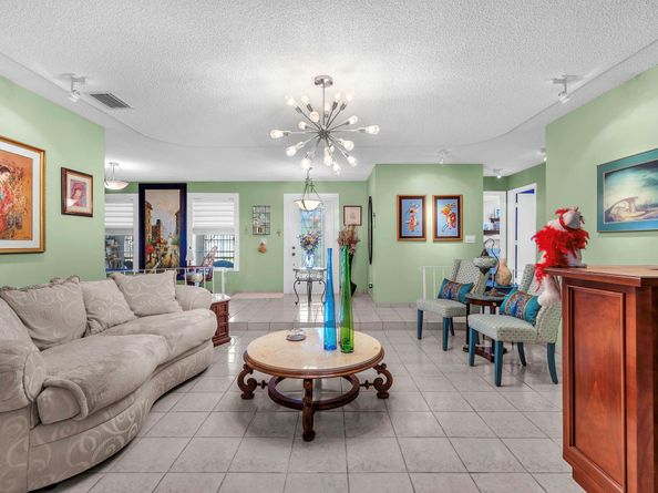 7950 NW 8th Ct, Margate FL 33063